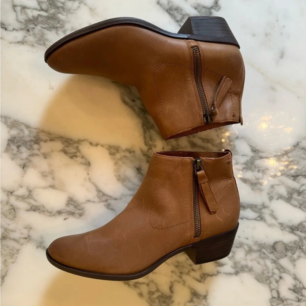 NWOB LUCKY BRAND Blandre Ankle Boot /women size 6.5/37